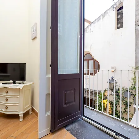 Maya Old Town Apartment